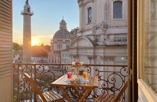 Rome City Centre Apartment | Historic Charm at Colonna Traiana: 5-Star Luxury Living in the Heart of Rome