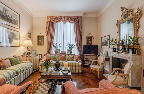 Rome City Centre Apartment | Historic Charm at Colonna Traiana: 5-Star Luxury Living in the Heart of Rome