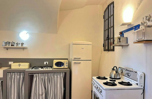 Caporciano Apartment | Historic palace overlooking Piana di Navelli