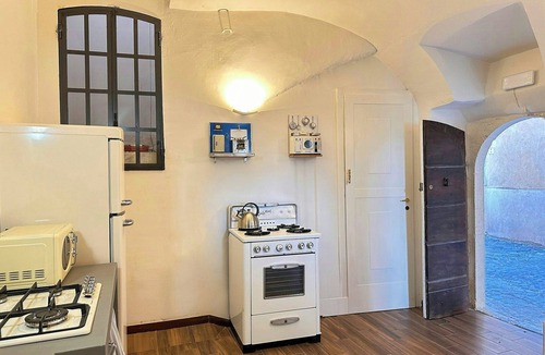 Caporciano Apartment | Historic palace overlooking Piana di Navelli