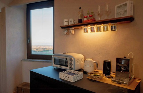 Rosignano Monferrato House | Historic tower with Monferrato views