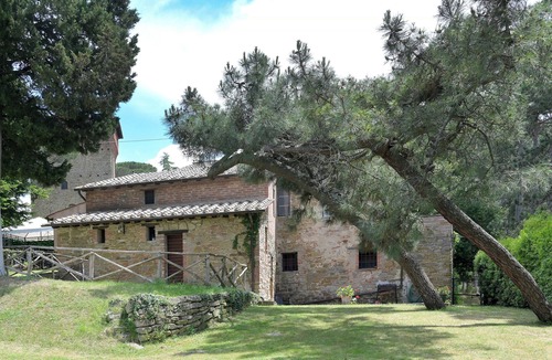 Paciano House | Historic villa overlooking Lake Trasimeno