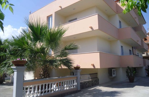 Ascea Apartment | Holiday apartment with air conditioning and pool