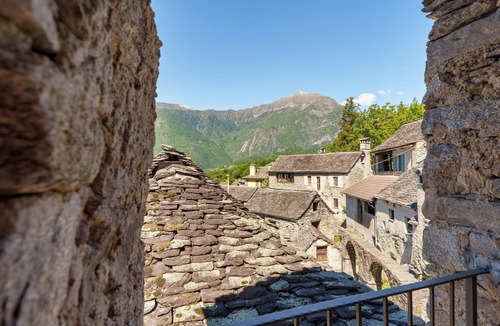Montecrestese House | Holiday Apartment in a Historic Residence with Covered Terrace and Private Square
