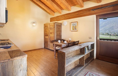 Pont Suaz Apartment | Holiday Apartment "La Vigne De Papagran 7" with Mountain View, Shared Garden & Wi-Fi