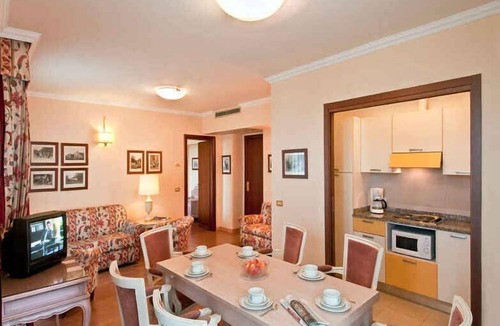 Baveno Apartment | Holiday apartment with air conditioning and balcony with lake view