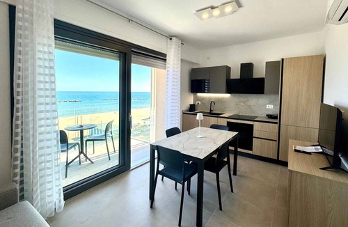 Pesaro Apartment | Holiday apartment with air conditioning, internet and balcony with sea view