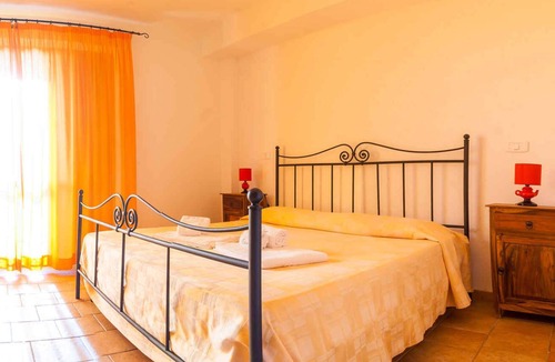 Sorano Apartment | Holiday apartment with air conditioning and outdoor pool