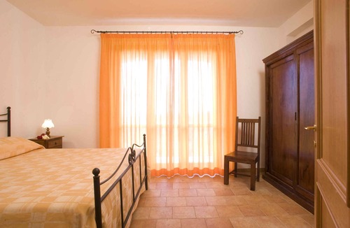 Sorano Apartment | Holiday apartment with air conditioning and outdoor pool