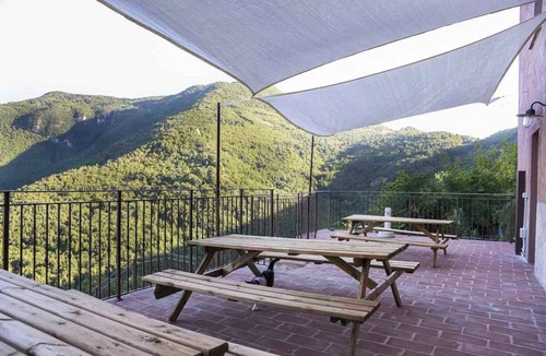 Fabriano House | Holiday cottage with terrace