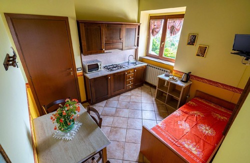 Cessapalombo Other | holiday flat 'Pomegranate' with swimming pool