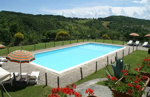 Fraccano House | Holiday Home in Città di Castello with Pool