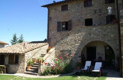 Montone House | Holiday Home in Montone with Pool & Terrace