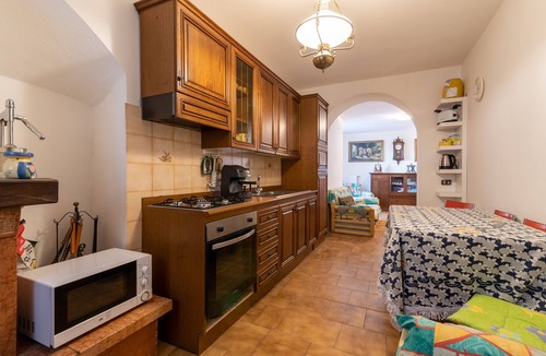 Castelfranco di Sopra House | Holiday Home "Le Balze" with Mountain View, Private Garden & Wi-Fi