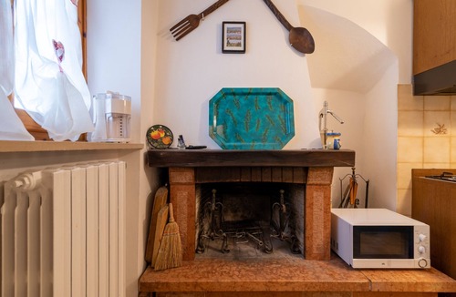 Castelfranco di Sopra House | Holiday Home "Le Balze" with Mountain View, Private Garden & Wi-Fi