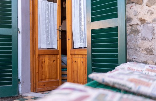 Castelfranco di Sopra House | Holiday Home "Le Balze" with Mountain View, Private Garden & Wi-Fi