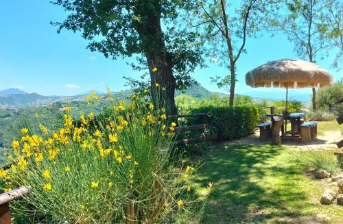 Penna San Giovanni House | Holiday Home Charmantes Bauernhaus in Penna San Giovanni by Interhome