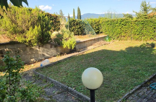 Porrena House | Holiday Home 'Casa Regina' with Mountain View, Private Garden and Wi-Fi