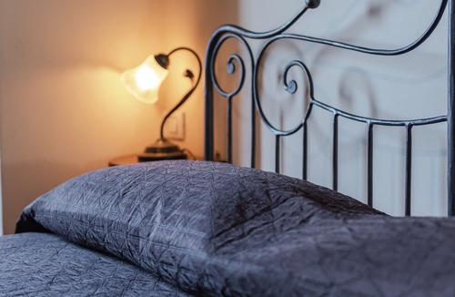 Santa Reparata House | Holiday Home 'Casa Vacanze Zaira' with Mountain View, Shared Pool & Wi-Fi