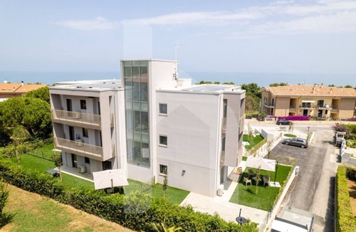 Foggetta Apartment | Holiday home ELEA is the 2025 novelty that will give you a holiday in Pineto but with the charm of a new modern construction, fresh and designed with all the comforts. he Clio apartment has a large living room with kitchenette and sofa bed at the entranc