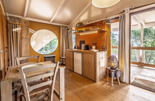 Sorano House | Holiday Home 'Glamping La Ghianda 2' with Mountain View, Wi-Fi and Air Conditioning