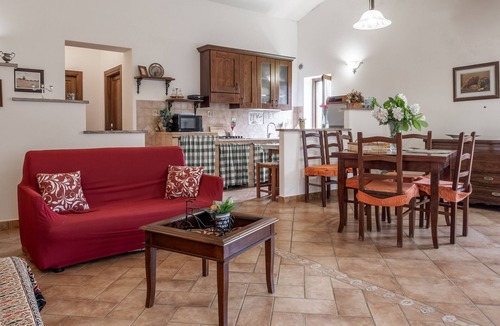 Sorano House | Holiday Home 'I Prati' with Private Pool, Private Terrace and Wi-Fi