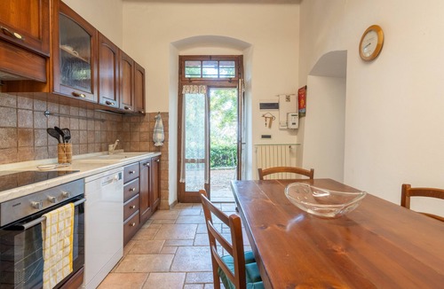 Arezzo Apartment | Holiday Home 'Il Granaio' with Shared Garden and Wi-Fi