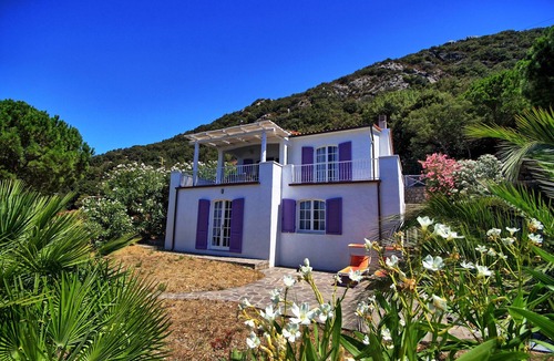 Patresi House | Holiday home in a unique location above the sea