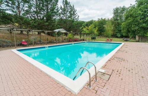 Ficulle Apartment | Holiday Home in Ficulle with Pool Access