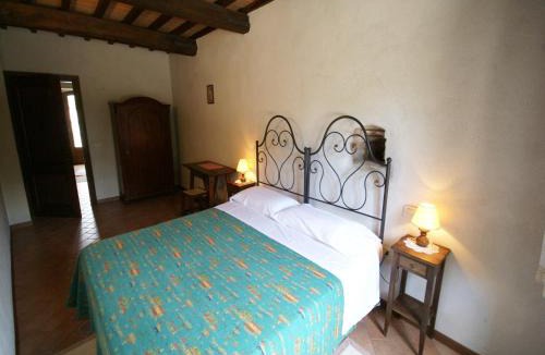 Montone House | Holiday Home in Montone with Pool & Terrace