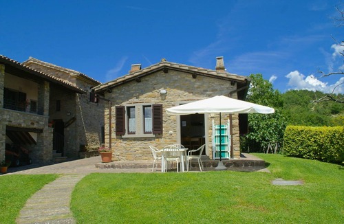 Fraccano House | Holiday Home in Città di Castello with Pool