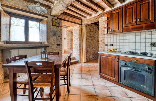 Giano dell'Umbria House | Holiday Home 'Casale Storico XVII Sec - Rosa' with Mountain View, Shared Pool and Wi-Fi