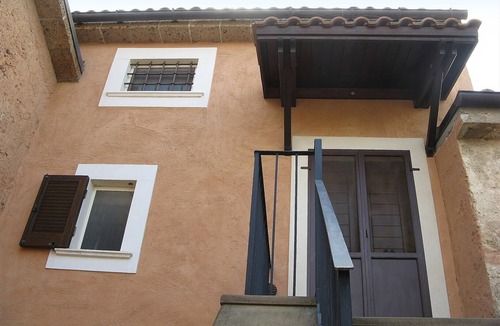 Tocco da Casauria House | Holiday home in Abruzzo. Studio with garden in a small panoramic village
