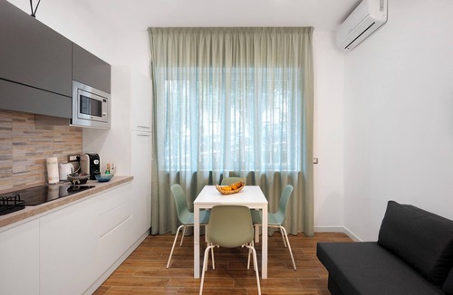 Fuorigrotta House | Holiday Home 'La Gioia' with Wi-Fi and Air Conditioning
