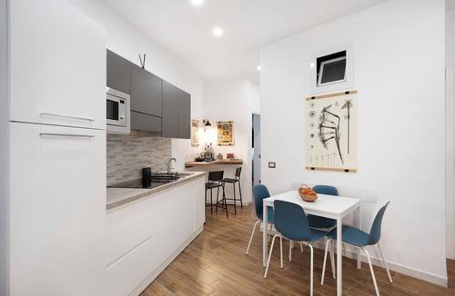 Fuorigrotta House | Holiday Home 'La Gioia' with Wi-Fi and Air Conditioning