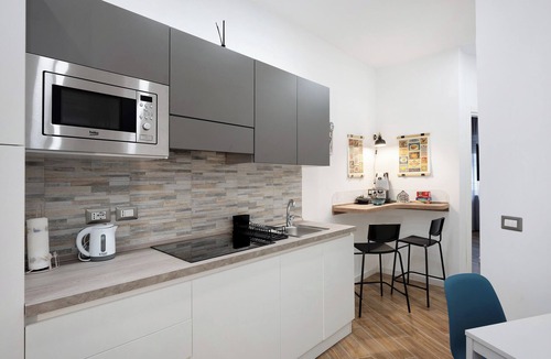 Fuorigrotta House | Holiday Home 'La Gioia' with Wi-Fi and Air Conditioning