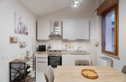 Avellino House | Holiday Home 'La Tana Del Lupo' with Mountain View, Wi-Fi and Air Conditioning