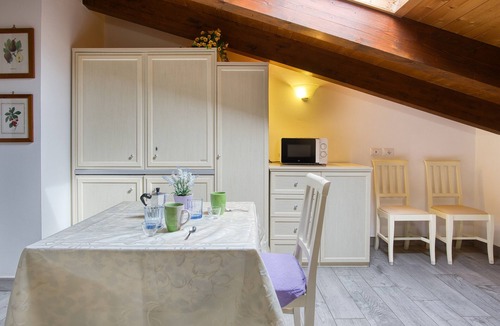 Valfabbrica House | Holiday Home "Le More - Casa Zara" with Shared Garden and Wi-Fi