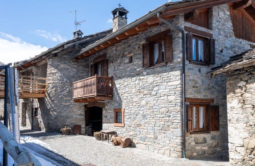Introd House | Holiday Home Les Combes 6 by Interhome