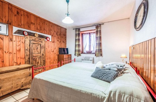Introd House | Holiday Home Les Combes 6 by Interhome