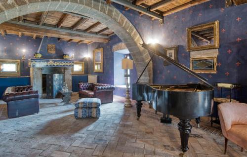 Montefiascone House | Holiday Home Montefiascone 96 With Outdoor Swimmingpool