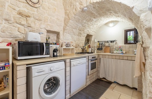 Alberobello House | Holiday Home Trullo Cielo with Pool & Wi-Fi