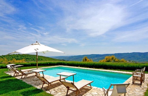 Civitella in Val di Chiana House | Holiday Home Villa La Piaggia by Interhome
