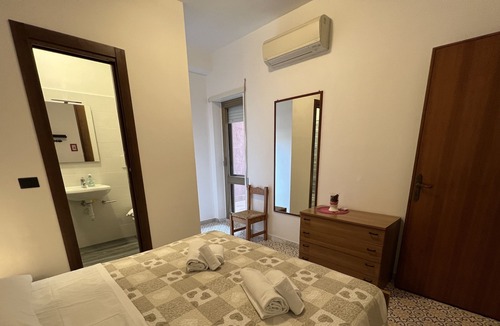 Sperlonga Apartment | HOLIDAY HOUSE COLOMBO, BEACH FRONT WITH LARGE TERRACE EXCLUSIVELY.
