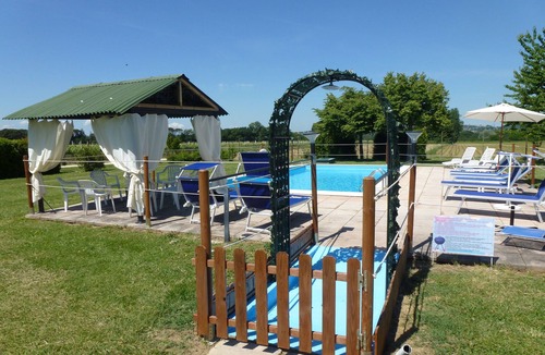 Torgiano House | Holiday house with private pool and whole garden near Assisi. WI-FI
