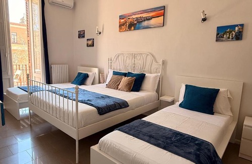 Bari City Centre Apartment | Holiday House Savoia