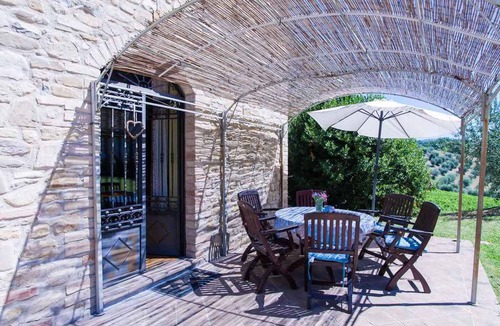 Ramazzano Apartment | Holiday apartment with pool, garden and air conditioning