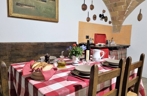 Pomarance Apartment | Holiday, where Tuscany is still authentic. 16th c. Villa Infinity Pool: Cipresso
