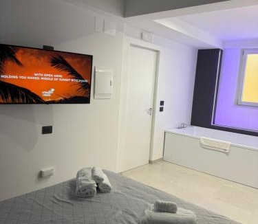Santa Maria del Cedro Bed & Breakfast | Home Sunset Camere & Jacuzzi a 200 m dal Mare