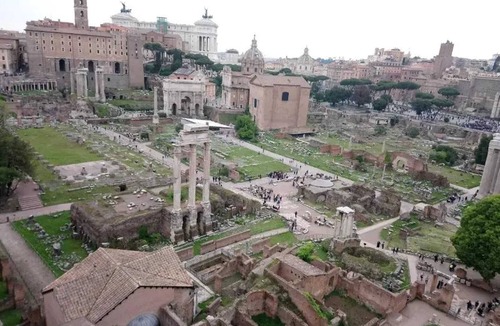 Campitelli Apartment | Homerez - Apartment near the Colosseum